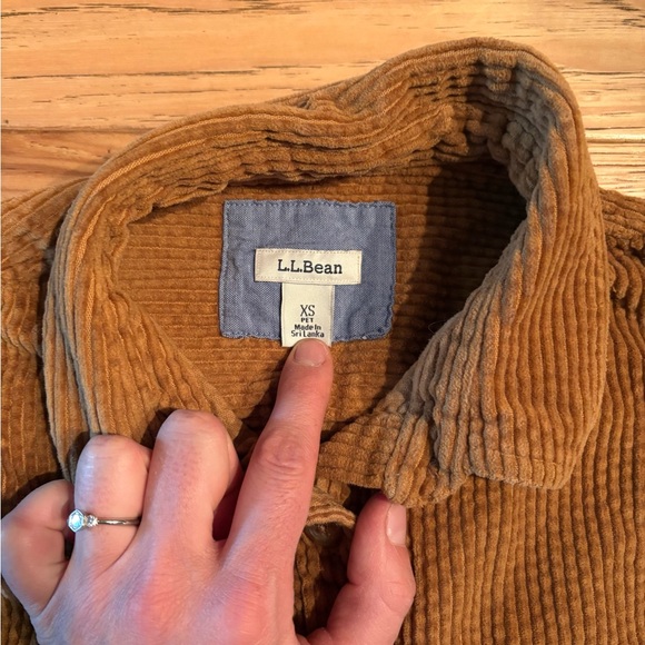 LL Bean Comfort Corduroy Relaxed Shirt, XS. - Picture 4 of 7